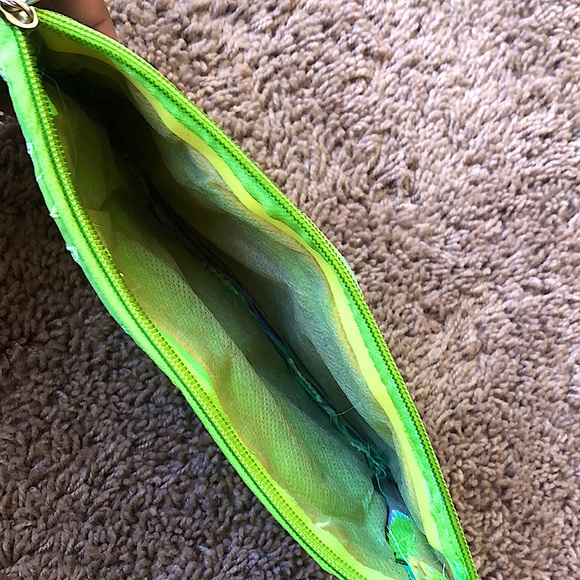 Embroidered clutch - Picture 3 of 3